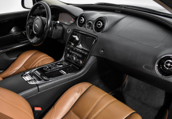 Подержанный автомобиль Jaguar XJ 2016 года (71 фото)