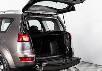 Подержанный автомобиль Peugeot 4007 2012 года (16 фото)