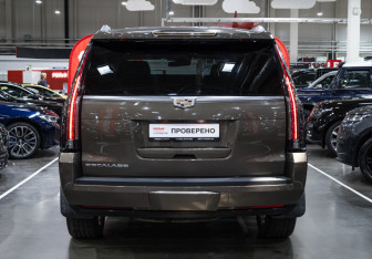 Подержанный автомобиль Cadillac Escalade Suv 2015 года (10 фото)