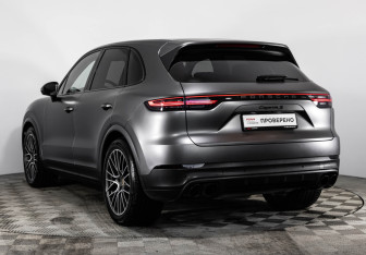 Подержанный автомобиль Porsche Cayenne 2018 года (10 фото)