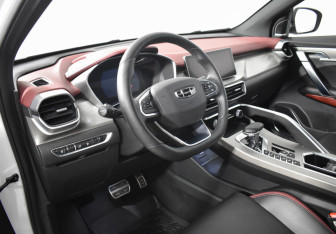 Подержанный автомобиль Geely Coolray 2023 года (9 фото)
