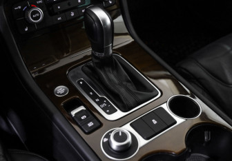 Подержанный автомобиль Volkswagen Touareg 2015 года (17 фото)