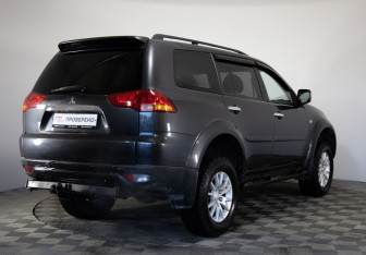 Подержанный автомобиль Mitsubishi Pajero Sport 2010 года (5 фото)