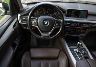 Подержанный автомобиль BMW X5 2016 года (12 фото)