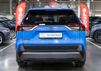 Подержанный автомобиль Toyota RAV4 2020 года (5 фото)