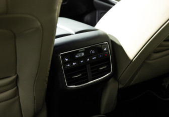 Подержанный автомобиль Mazda CX-9 2017 года (20 фото)