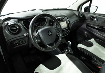 Подержанный автомобиль Renault Kaptur 2017 года (11 фото)