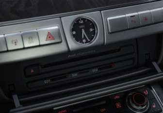 Подержанный автомобиль Audi A8 2011 года (18 фото)