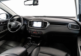 Подержанный автомобиль Kia Sorento 2018 года (9 фото)