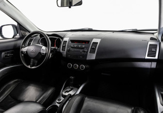 Подержанный автомобиль Citroen C-Crosser 2008 года (9 фото)