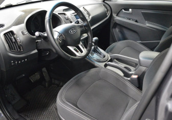 Подержанный автомобиль Kia Sportage 2012 года (10 фото)