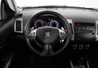 Подержанный автомобиль Peugeot 4007 2012 года (10 фото)