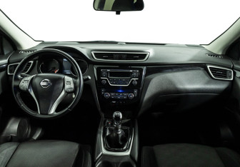 Подержанный автомобиль Nissan Qashqai 2017 года (13 фото)