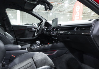 Подержанный автомобиль Audi A4 Sedan 2020 года (26 фото)