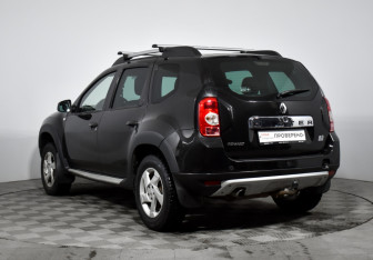 Подержанный автомобиль Renault Duster 2013 года (7 фото)