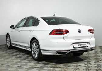 Подержанный автомобиль Volkswagen Passat Sedan 2018 года (7 фото)