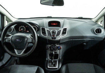Подержанный автомобиль Ford Fiesta Hatchback 2009 года (13 фото)