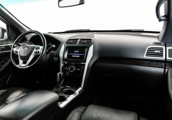 Подержанный автомобиль Ford Explorer 2013 года (9 фото)