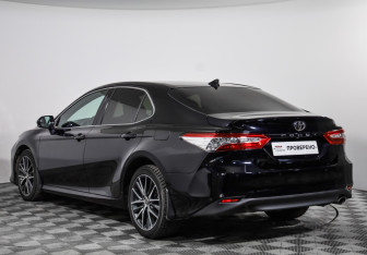 Подержанный автомобиль Toyota Camry Sedan 2021 года (7 фото)