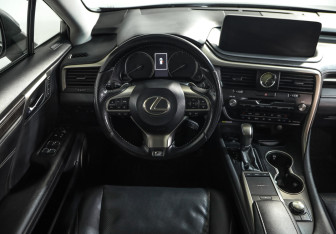 Подержанный автомобиль Lexus RX 2019 года (11 фото)