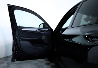 Подержанный автомобиль BMW X4 2020 года (15 фото)