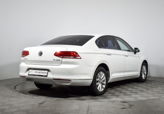 Подержанный автомобиль Volkswagen Passat Sedan 2015 года (5 фото)