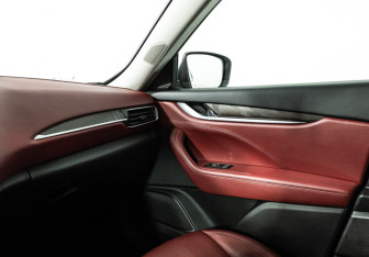 Подержанный автомобиль Maserati Levante 2017 года (23 фото)