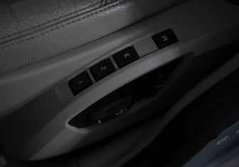Подержанный автомобиль Volvo S40 2006 года (17 фото)