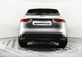 Подержанный автомобиль Jaguar F-Pace 2017 года (6 фото)