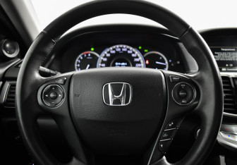 Подержанный автомобиль Honda Accord Sedan 2013 года (14 фото)