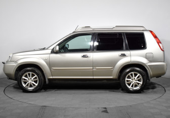 Подержанный автомобиль Nissan X-Trail 2006 года (8 фото)