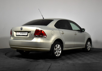 Подержанный автомобиль Volkswagen Polo Sedan 2012 года (5 фото)