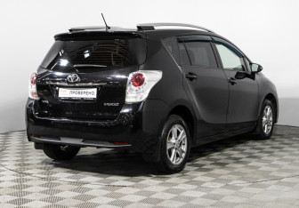 Подержанный автомобиль Toyota Verso 2013 года (5 фото)