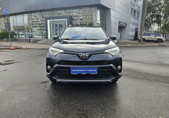Подержанный автомобиль Toyota RAV4 2017 года (2 фото)