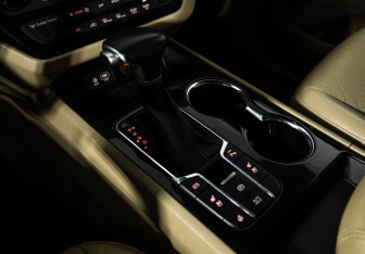 Подержанный автомобиль Kia Carnival 2019 года (18 фото)