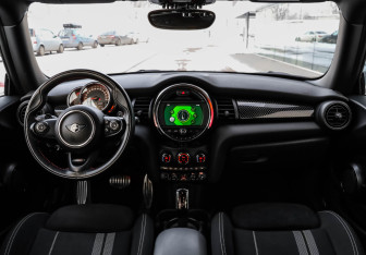 Подержанный автомобиль MINI Hatch 2020 года (12 фото)