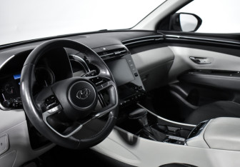 Подержанный автомобиль Hyundai Tucson 2023 года (9 фото)