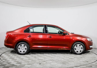Подержанный автомобиль Skoda Rapid Liftback 2016 года (4 фото)
