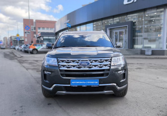 Подержанный автомобиль Ford Explorer 2018 года (2 фото)