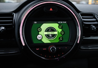 Подержанный автомобиль MINI Clubman Wagon 2019 года (18 фото)