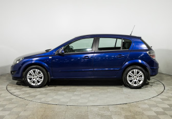 Подержанный автомобиль Opel Astra Hatchback 2007 года (8 фото)