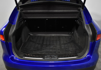 Подержанный автомобиль Jaguar F-Pace 2018 года (20 фото)