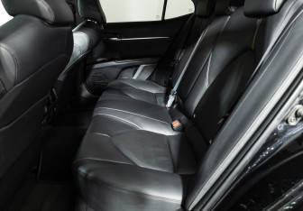 Подержанный автомобиль Toyota Camry Sedan 2019 года (10 фото)