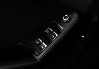 Подержанный автомобиль Audi A4 Sedan 2014 года (16 фото)