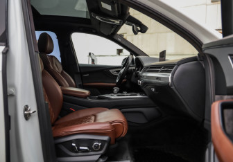 Подержанный автомобиль Audi Q7 2017 года (32 фото)