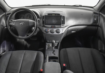 Подержанный автомобиль Hyundai Elantra Sedan 2009 года (13 фото)