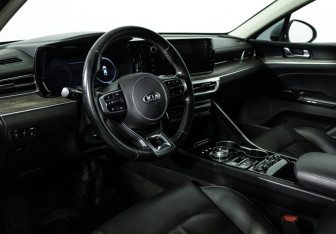 Подержанный автомобиль Kia K5 2020 года (11 фото)
