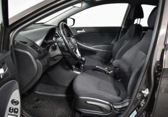 Подержанный автомобиль Hyundai Solaris Sedan 2015 года (10 фото)