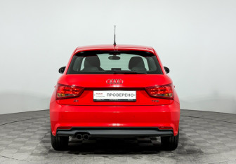 Подержанный автомобиль Audi A1 2015 года (6 фото)