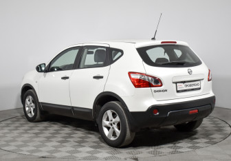 Подержанный автомобиль Nissan Qashqai 2013 года (7 фото)